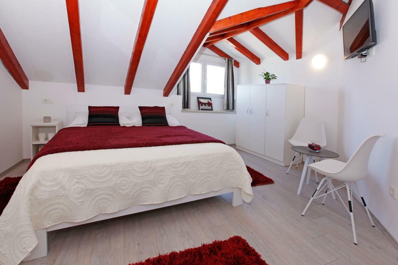 Luxory D-Rooms เวลาลูกา ภายนอก รูปภาพ